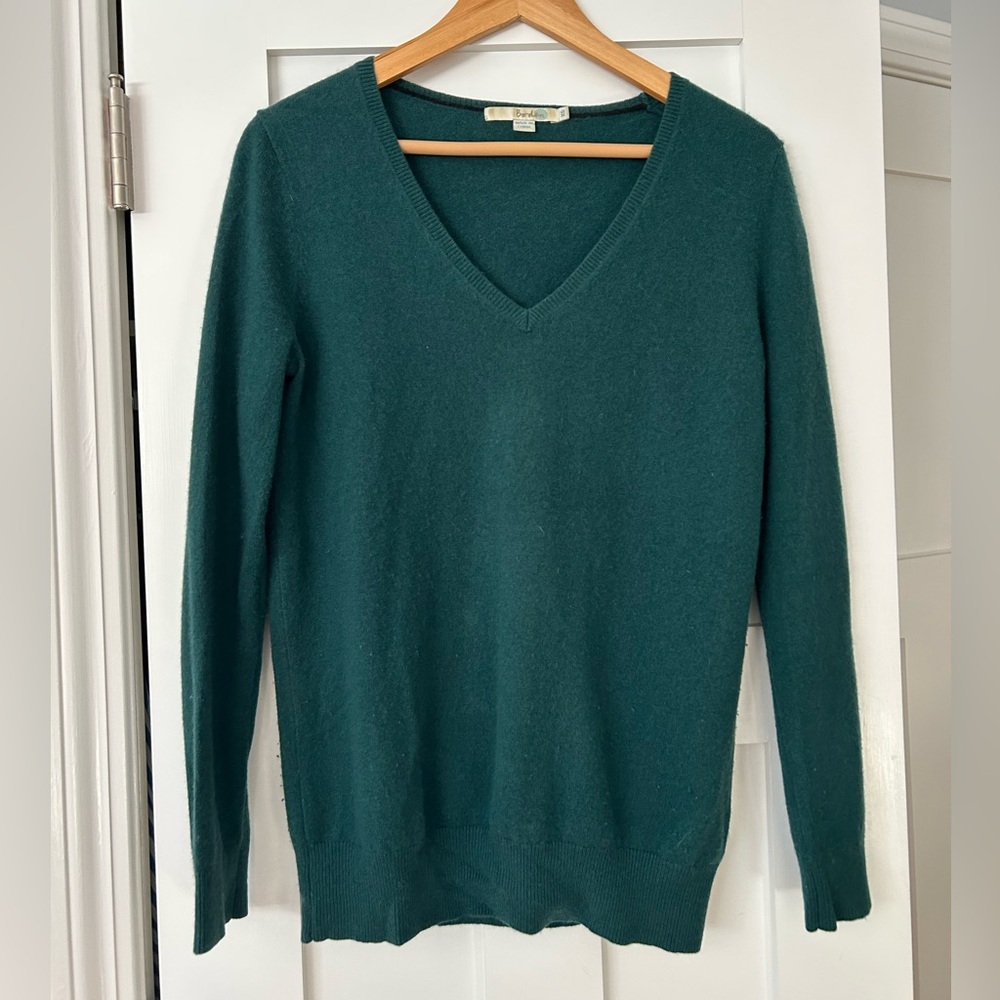 Boden v-neck cashmere sweater in green size XS